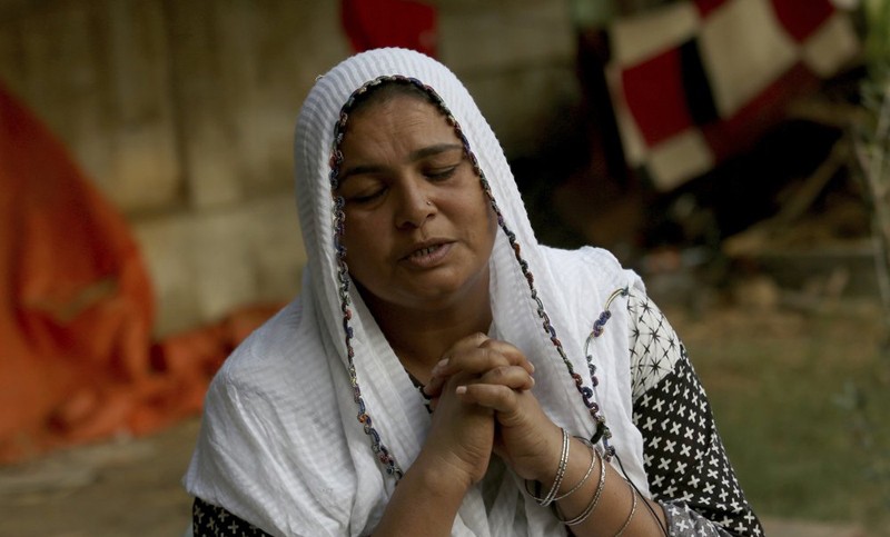 এক হাজার পাকিস্তানি নারীকে জোর করে ধর্মান্তরিত করা হয়